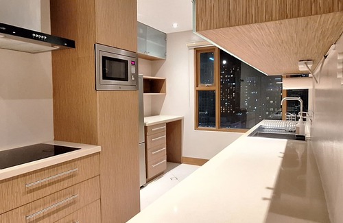 Ermita Night District Condo | Manila Bayview Luxury Rental