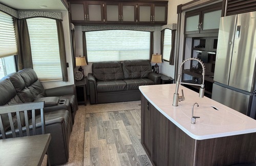 Dunnville House | Manitland Shores Resort campground & RV Trailer Park