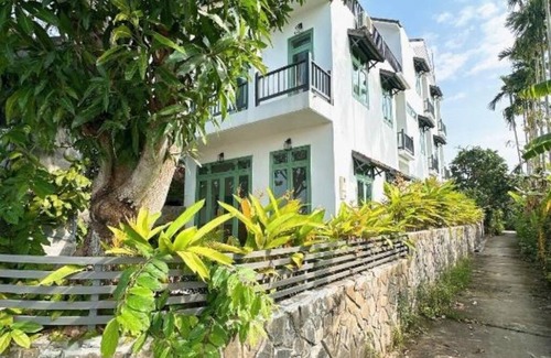 Hoi An City Centre Hotel | Manling Retreat Hoi An : Deluxe Double Room with Balcony