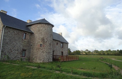 Talensac House | Manoir de la Hunaudière: a large gite, stopover gite in Brocéliande country