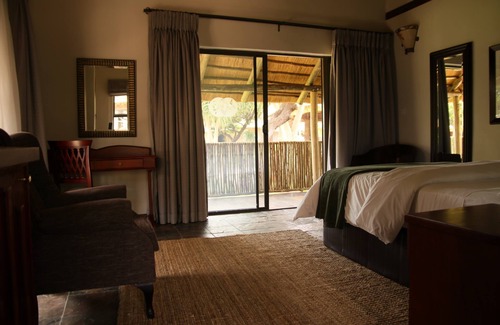 Lobatse Cabin | Manong Game Lodge
