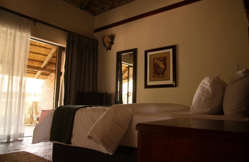 Lobatse Cabin | Manong Game Lodge