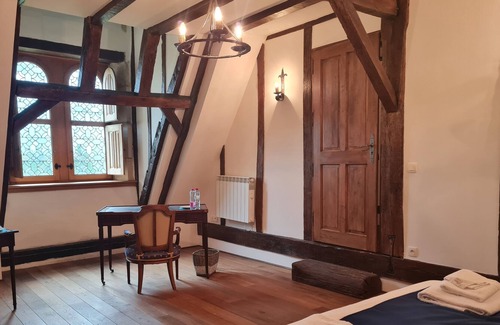 Roeze-sur-Sarthe House | Manor 16th: 2 large rooms with bathroom to share - for 4 people