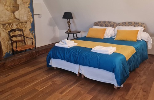 Roeze-sur-Sarthe House | Manor 16th: 2 large rooms with bathroom to share - for 4 people