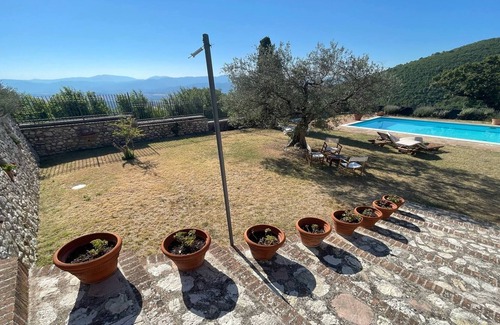 Baiano Apartment | Manor house in Umbria with pool - sleeps 8