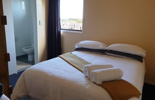 National Park Village Hostel | Manowhenua Lodge - Hostel