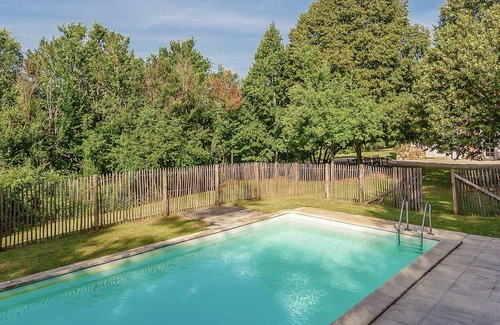 Saint-Georges-de-Montclard Villa | Mansion in Aquitaine with Private Pool