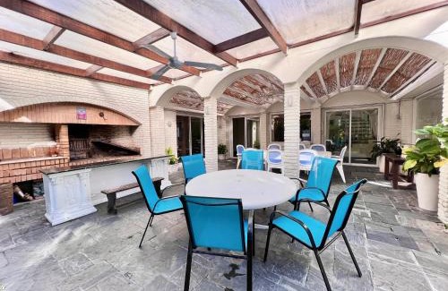 Punta del Este Villa | Mansión en Beverly Hills