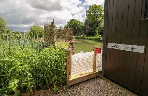 Middleton Cheney House | Maple Lodge at Bridge Lake Farm & Fishery