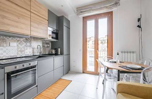 San Jacopino Apartment | Maragliano & San Jacopino Flat with Balcony