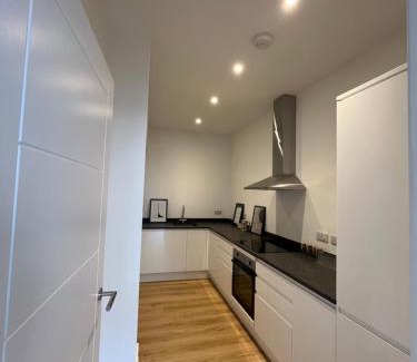 Cliftonville Apartment | Margate Apartment by The Sea 5 minutes to beach and dreamland