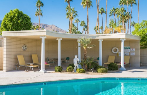 Uptown Design District Condo | "Marilyn's Secret!" - King Bed, 2 Bathrooms/Walk to Town, Shops & Dining