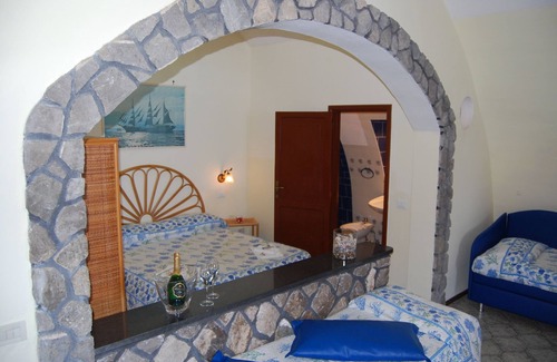 Marina del Cantone House | Marina Del Cantone Chalet