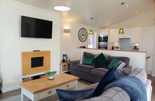 Troutbeck Bridge Cabin | Marina View - a holiday lodge that sleeps 6 guests in 3 bedrooms