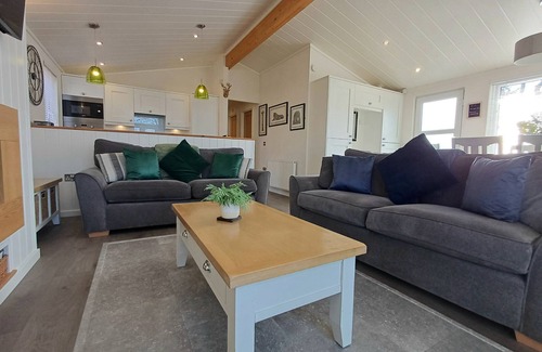 Troutbeck Bridge Cabin | Marina View - a holiday lodge that sleeps 6 guests in 3 bedrooms