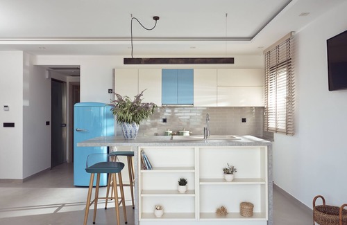 Alykes Apartment | Maritimus Excelsior suites 1 right onto sandy Alykes Beach