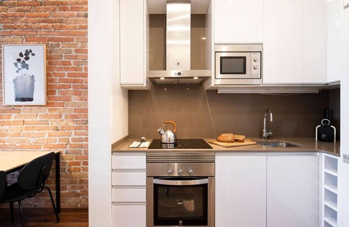 Sant Antoni Apartment | Market Building! Perfect for business travelers and big groups!