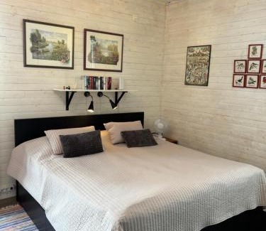 Kolmarden Bed & Breakfast | Marmorcafets B&B