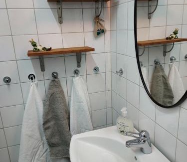 Kolmarden Bed & Breakfast | Marmorcafets B&B