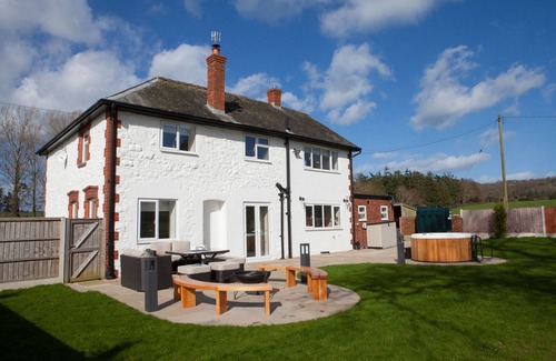 Chirbury with Brompton Cottage | Marrington Lodge, located through the ancient stone pillars at the entrance of the Marrington Estate