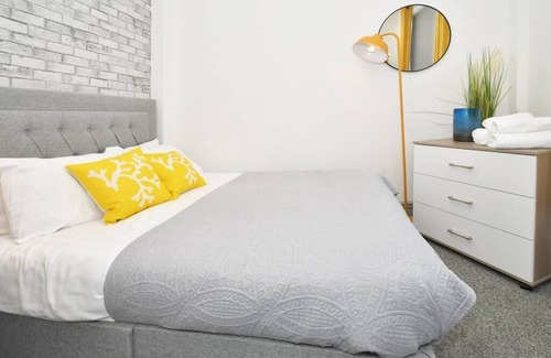 Burslem House | Mars House by YourStays