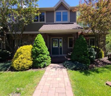 McHenry House | Marsh Hill Villa