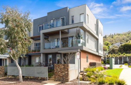 Safety Beach House | Martha Cove Retreat