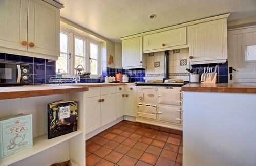 Holworth Cottage | Martie Cottage - cosy cottage, idyllic village