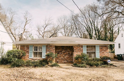 East Memphis Condo | Marty's Opalhouse Garden by Pettigrew Adventures