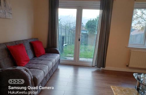 Newark upon Trent House | Marvyn-Seven House-Huku Kwetu-3 Bedroom-Fully furnished-Quiet