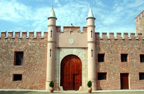 Altura House | Masía de San Juan Casas número 3 y 5, con piscina, aire acondicionado y vistas a la montaña