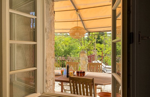 Saint-Andre-de-Cruzieres Cottage | Mas Bourdaric - La Magnanerie - Gîte spacieux avec grande terrasse et piscine