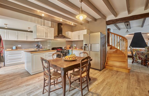 Monfaucon House | Mas Blanc Monfaucon - Grande maison avec piscine