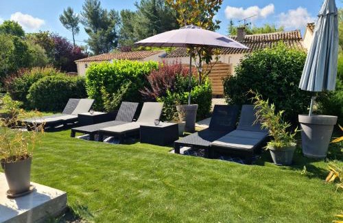 Trets Apartment | MAS GABELYS superbe vue SAINTE VICTOIRE jardin terrasse et piscine