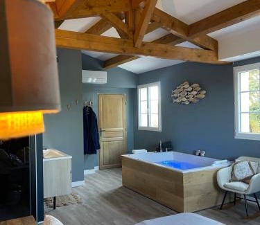 Pas du Loup House | Mas Hinaiti - Suite romantique avec Spa et écran géant de cinéma