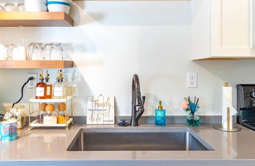 East Midtown House | Massive 4 houses on one property perfect for family reunion and weddings