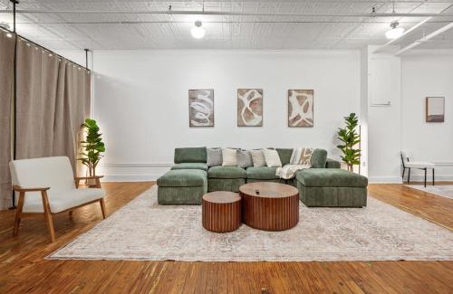 SoHo Hotel | Massive SoHo Loft 4 Bedrooms 2 Bath 7 Beds