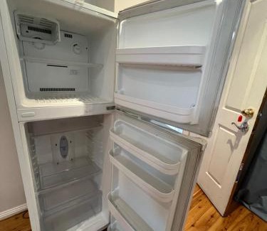 Seven Hills House | Master Room with Attached Bathroom close to Station and Shops - SH1