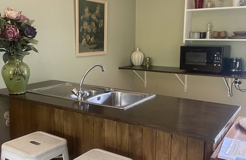 Matakana Cottage | Matakana Waterfall Hideaway & Retro Store