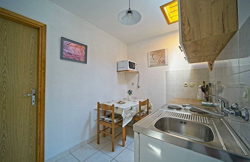 Pomena Apartment | Matana Pomena - A2 One bedroom apartment with balcony and sea view