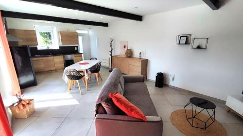 Damouzy House | Matheis