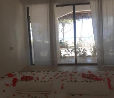 Mkunguni Hotel | Maua beach