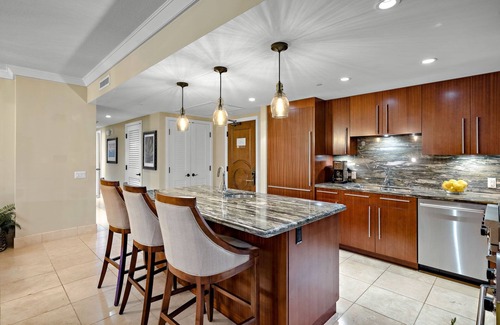 Honokowai Condo | Maui Resort Rentals: Honua Kai – 5 Total Bedrooms, 9th Floor Stunning Deluxe Ocean and West Maui Mountain Views!