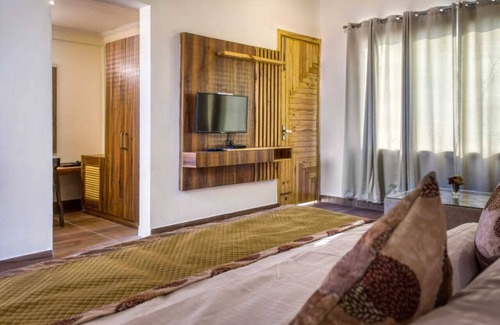 Garjia Hotel | MAULIK RETREAT