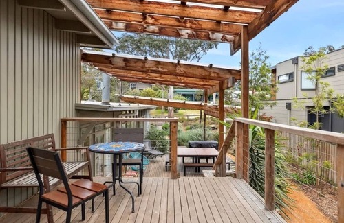 Anglesea House | Mawson Hideaway I Pet Friendly I Walk to Shops