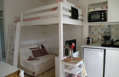 Saint-Quentin-la-Poterie Apartment | Mazet with pool 6kms from Uzes