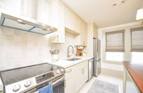 Burlington Apartment | McCauley House C | Relax in Luxurious Finishes