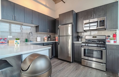 Prairie District Apartment | McCormick Place 2b/2b corner unit with optional parking for up to 6 guests