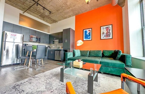 Near South Side Apartment | McCormick Place 2B/2B family oasis with optional parking for up to 8 guests