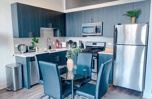 Near South Side Apartment | McCormick Place city view 2br/2ba with optional parking for up to 8 guests